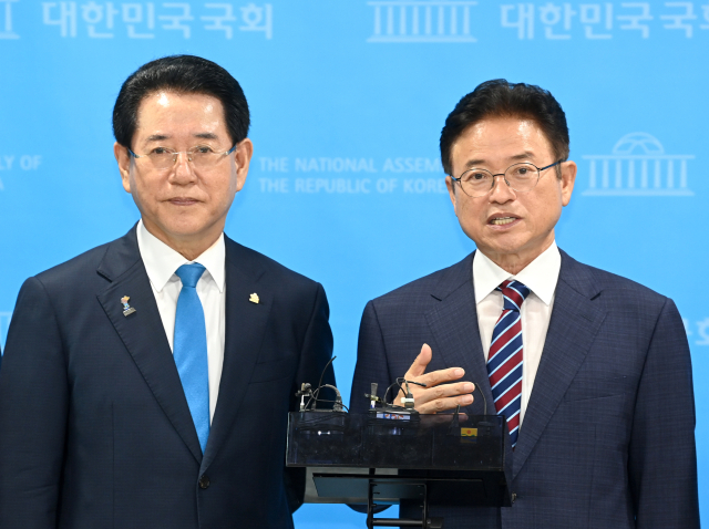 이철우 경북도지사와 김영록 전남도지사는 4일 국회 소통관에서 정태주 안동대 총장, 송하철 목포대 총장, 박병희 순천대 의대설립추진단장과 함께 