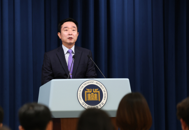 이도운 대통령실 대변인이 4일 서울 용산 대통령실 청사에서 브리핑하고 있다. 연합뉴스