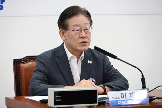 이재명 더불어민주당 대표가 4일 국회에서 열린 후쿠시마 원전오염수 해양투기 중단 국제공동회의에서 인사말을 하고 있다. 연합뉴스