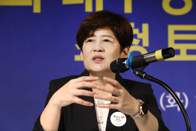 강은희 대구시교육감이 5일 오전 대구 남구에 있는 아트파크에서 열린 아시아포럼21 초청토론회에 참석회에 참석해 기조 연설을 하고 있다. 아시아포럼21 제공