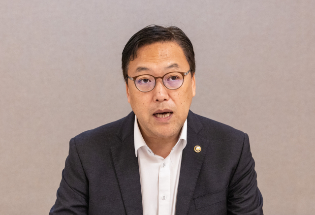 김병환 기획재정부 1차관이 5일 오전 서울 정부서울청사에서 열린 제30차 비상 경제차관 회의에서 참석해 물가 동향과 추석 민생 안정 방안에 대해 발언하고 있다. 이날 통계청이 발표한 8월 소비자 물가 동향은 3.4% 상승해 4개월 만에 최대폭으로 올랐다. 연합뉴스