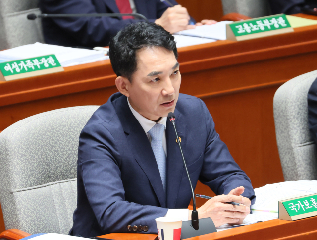 박민식 국가보훈부 장관이 30일 국회에서 열린 예산결산특별위원회 전체회의에서 의원 질의에 답변하고 있다. 연합뉴스