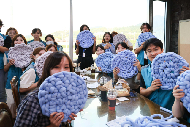 한국마사회 동물복지 이색 활동, 유기동물 놀이매트 제작. 마사회
