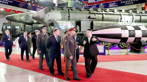 북한 북-러 정상회담 1시간 앞두고 탄도미사일 발사 
