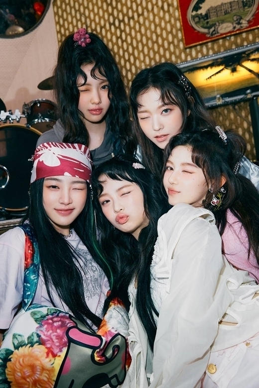 뉴진스 다섯 멤버, 하니-해린-민지-혜인-다니엘). 출처=소속사 