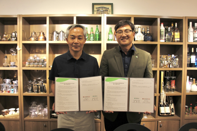 영남제과제빵아카데미 김인호 대표(왼쪽)
