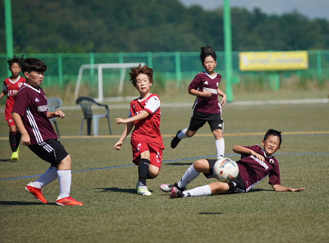 9일 상주 중동강변축구장에서 열린 상주컵 전국유소년클럽 축구 페스티벌의 한 경기 장면. 고도현 기자