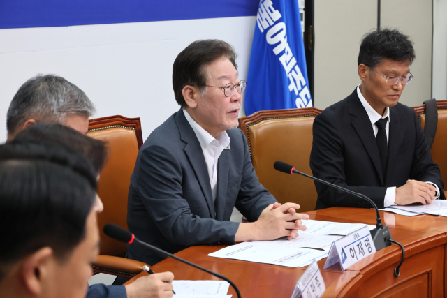 더불어민주당 이재명 대표가 10일 국회에서 열린 교권회복을 위한 더불어민주당-교원단체 간담회에서 발언하고 있다. 연합뉴스