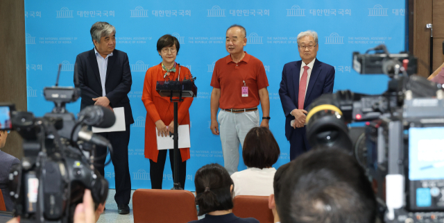 11일 국회에서 한상혁 전 방송통신위원장, 정연주 전 방통심의위원장 등이 