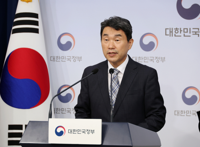 11일 오후 정부서울청사에서 교권 보호 4대 입법을 촉구하기 위해 열린 기자회견에 참석한 이주호 사회부총리 겸 교육부장관이 발언하고 있다. 교육부 제공