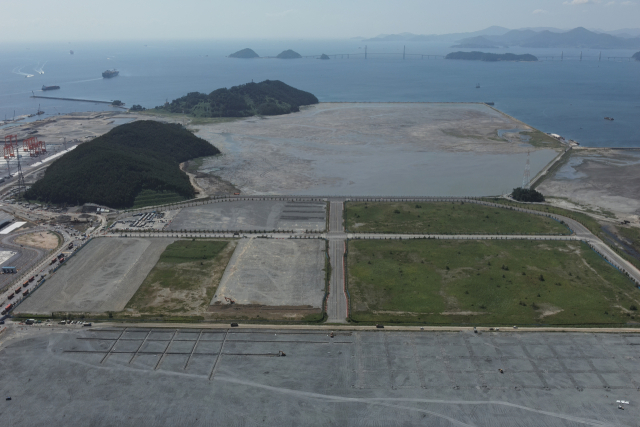 부산항 신항 서컨테이너터미널 항만배후단지 전경. [사진=BPA]
