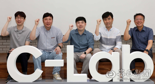 삼성전자 창의개발센터 조민석(왼쪽부터) 프로, 강준철 프로, 양준호 프로, 안동균 프로, 류관우 프로. 정운철 기자 woon@imaeil.com