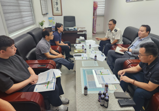 영천소방서는 추석 명절을 앞두고 영천시청, 한국전력, 시장 상인회 등 유관기관과 전통시장 화재안전 간담회를 가졌다. 영천소방서 제공