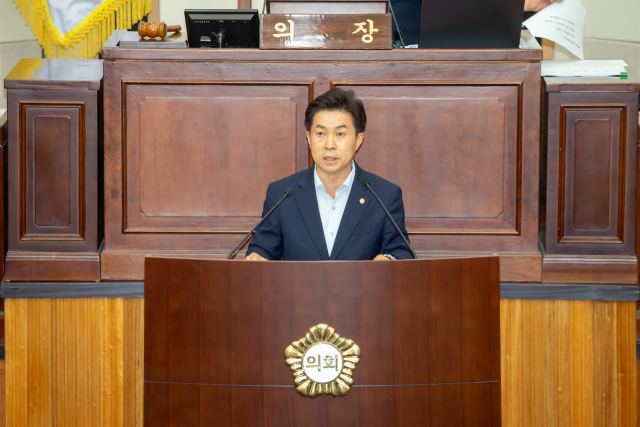 강승수 신공항 이전 지원 특별위원회 위원장이 14일 시민 정주환경과 반도체 특화단지에 영향을 미칠 수 있는 소음에 따른 구미의 피해를 최소화 하기 위해 경북도와 대구시에 대책마련을 촉구했다. 구미시의회 제공