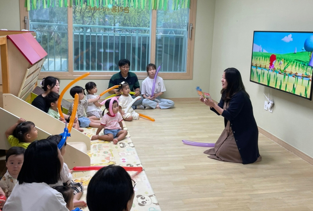 경북 구미시설공단 원평하수처리장 직원들이 지역 내 어린이집을 방문해 환경보호 실천을 위한 찾아가는 환경 캠페인을 진행했다. 구미시설공단 제공
