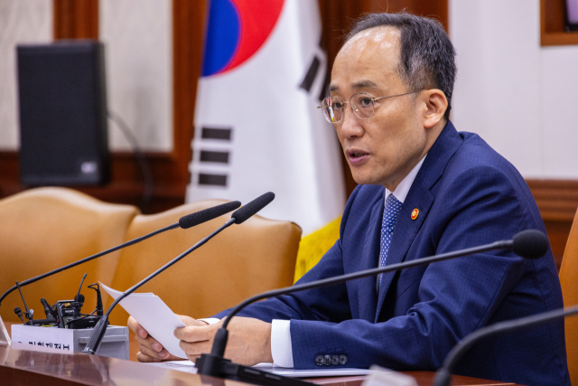 추경호 경제부총리 겸 기획재정부 장관이 15일 오전 서울 종로구 정부서울청사에서 열린 물가·민생 점검 회의 참석해 최근 물가 상황 및 민생대책 추진상황과 관련해 발언하고 있다. 연합뉴스
