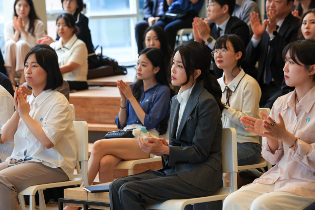 윤석열 대통령 부인 김건희 여사가 15일 서울 중구 커뮤니티하우스 마실에서 열린 