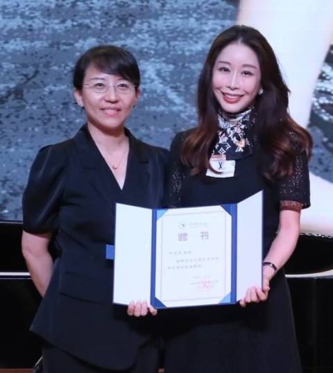 국립안동대학교 박유리 교수가 외국인으로서는 처음으로 중국 운남예술대학교 객좌교수로 임명됐다. 안동대 제공
