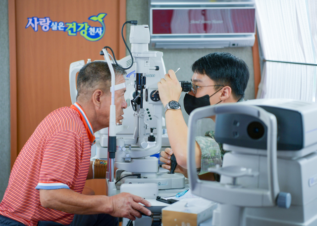 공군 제16전투비행단은 지난 15일 경북 봉화군 춘양면 복지회관에서 의료 사각지대에 있는 지역주민들을 대상으로 