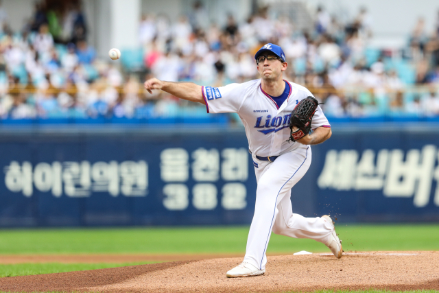 삼성 라이온즈의 외국인 투수 테일러 와이드너가 17일 대구삼성라이온즈파크에서 열린 롯데 자이언츠와의 경기에 등판해 공을 던지고 있다. 삼성 제공