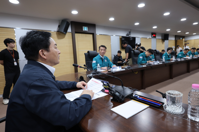 철도노조 파업 관련 현장 방문에 나선 원희룡 국토교통부 장관이 17일 오후 코레일 서울본부에서 발언하고 있다. 연합뉴스