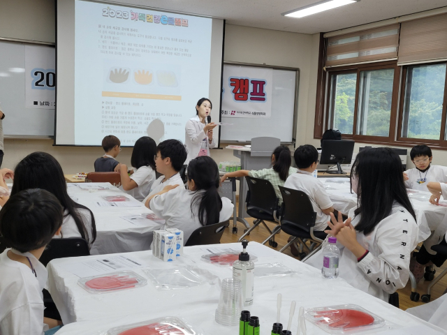 지난 16~17일 1박2일간 대구교육팔공산수련원에서 초등학교 3~6학년 학생 및 학부모 94명(학생 51명, 학부모 43명)이 참여하는 편식개선 