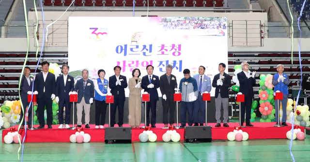 안동경로대학이 설립 30주년을 맞아 연합체육대회를 마련했다. 안동시 제공
