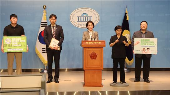 이인선 국회의원이 국회에서 20일 기자회견을 하고잇다. 의원실 제