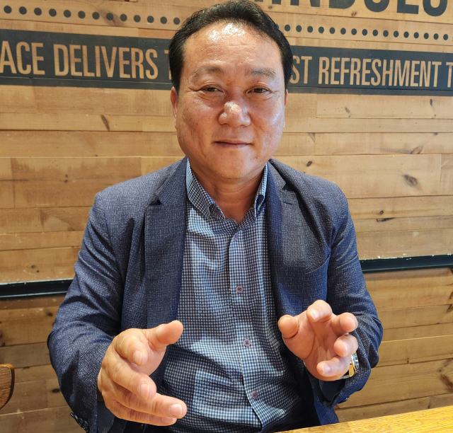 21일 대구 삼성창조경제단지에서 만난 김기환 STS로보테크 대표가 본사 이전을 결심하게 된 이유에 대해 설명하고 있다. 이통원 기자. tong@imaeil.com