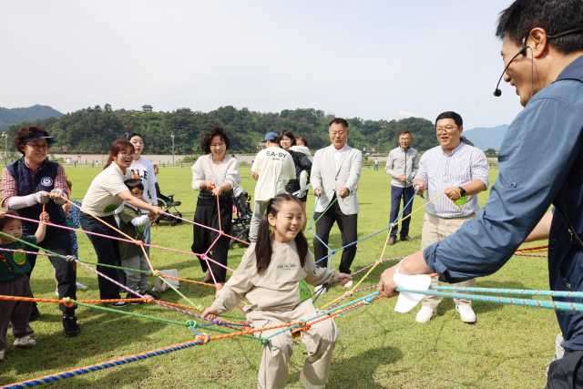 한국숲유치원협회 칠곡분회는 칠곡보 생태공원에서 영·유아 가족과 함께 
