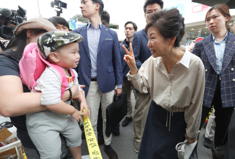 진솔한 소통과 '내 탓' 사과…박근혜 전 대통령 '원로의 품격'