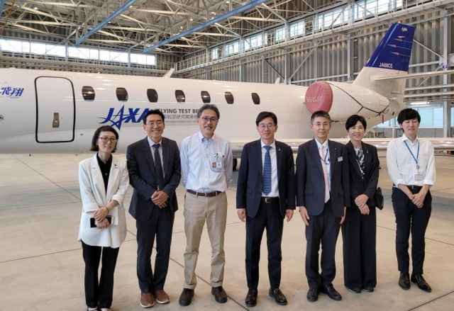 일본 국립우주항공연구개발기구(JAXA)를 방문한 김병규 경남도 경제부지사 일행. [사진=경남도]
