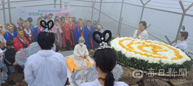 지난해 개천절인 3일 군위군 부계면 팔공산 비로봉(해발 1,193ｍ) 정상에서 열린 