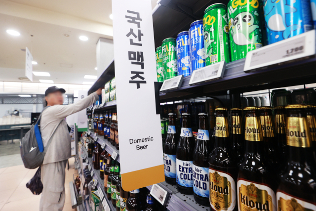 오비맥주는 오는 11일부터 원부자재 가격 상승과 국제 유가 급등으로 인한 물류비 상승으로 카스, 한맥 등 주요 맥주 제품의 공장 출고가격을 평균 6.9% 인상한다고 밝혔다. 다만, 가정용 시장에서 많이 팔리는 카스 500㎖ 캔 제품은 현재 가격을 유지하기로 했다. 연합뉴스