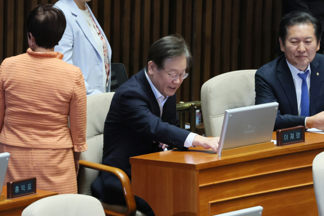 더불어민주당 이재명 대표가 6일 국회에서 열린 본회의에 출석해 자리하고 있다. 연합뉴스