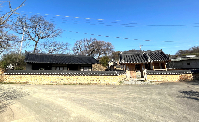 경상북도 문화재 자료로 지정된 영천 아계서사 전경. 영천시 제공
