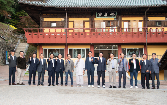 김장호 구미시장이 지난 9일 구미 도리사에서 구미 경제 발전에 기여해온 지역 기업인들과 만찬을 가졌다. 구미시 제공