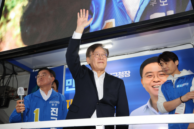 더불어민주당 이재명 대표가 9일 서울 강서구 발산역 인근에서 강서구청장 보궐선거 진교훈 후보 지원 유세를 하고 있다. 연합뉴스