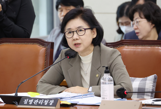 11일 국회에서 열린 보건복지위원회 국정감사에 출석한 지영미 질병관리청장이 의원 질의에 답하고 있다. 연합뉴스