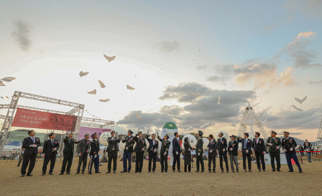 경북 칠곡군과 육군 제2작전사령부가 지난해 개최한 제9회 낙동강세계평화 문화대축전. 칠곡군 제공