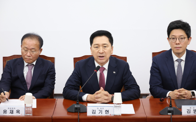 국민의힘 김기현 대표가 12일 국회에서 열린 최고위원회의에서 발언을 하고 있다. 국민의힘 김태우 강서구청장 보궐선거 후보는 지난 11일 치러진 선거에서 더불어민주당 진교훈 후보에 패했다. 연합뉴스