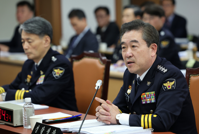 지난 12일 오후 서울 경찰청에서 열린 경찰청·도로교통공단에 대한 국회 행정안전위원회 국정감사에서 윤희근 경찰청장이 의원 질의에 답하고 있다. 연합뉴스