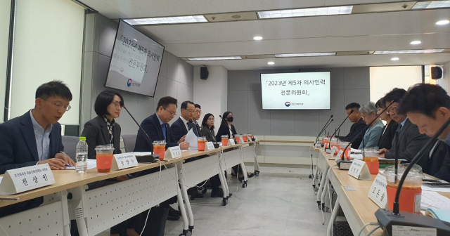 조규홍 보건복지부 장관이 17일 서울 중구 서울시티타워에서 열린 제5차 의사인력 전문위원회에 참석해 모두발언 하고 있다. 연합뉴스