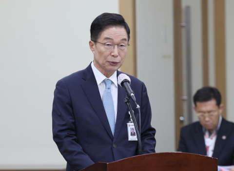 17일 대구 북구 경북대학교 글로벌플라자에서 열린 국회 교육위원회의 대구교육청, 경북교육청, 강원교육청에 대한 국정감사에서 임종식 경북교육감이 현안 보고를 하고 있다. 연합뉴스