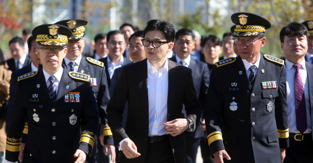 한동훈 법무부 장관이 18일 오전 경남 거창군 거창구치소에서 열린 개청식에 참석하고 있다. 연합뉴스