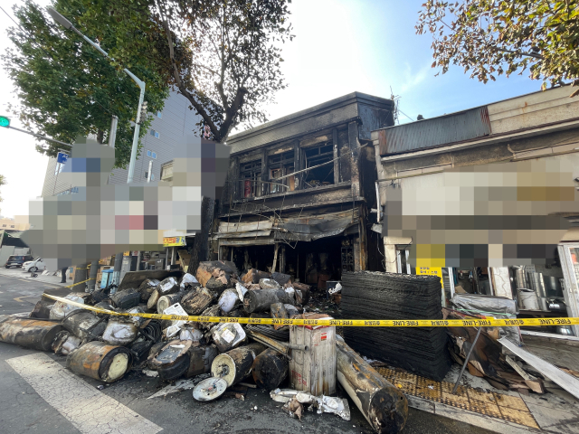 18일 대구소방안전본부에 따르면 이날 오전 10시 47분쯤 대구 중구 서성로 종로 초등학교 서편 한 상가에서 불이 났다. 한소연 기자