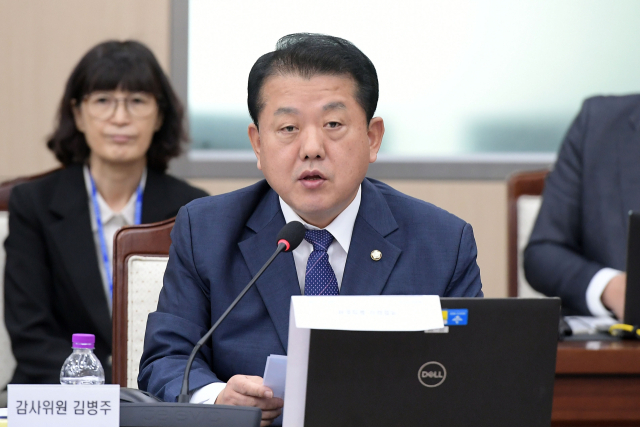 김병주 더불어민주당 간사가 지난 12일 서울 용산구 합동참모본부 청사에서 열린 국회 국방위원회 합동참모본부 등에 대한 국정감사에서 의사진행발언을 하고 있다. 연합뉴스