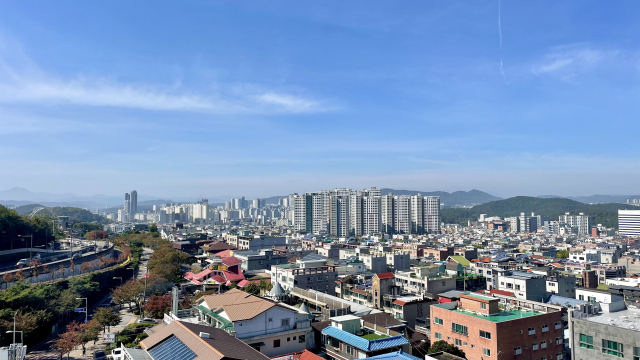 앞산에서 내려다 본 대구 도심 전경. 곳곳에 아파트 건설 현장이 보인다. 2023.10.19. 홍준표 기자
