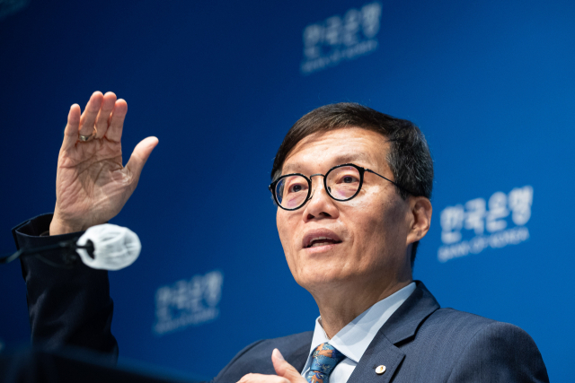 이창용 한국은행 총재가 19일 서울 중구 한국은행에서 열린 10월 금융통화위원회 금리 결정에 대한 기자간담회에서 발언하고 있다. 연합뉴스