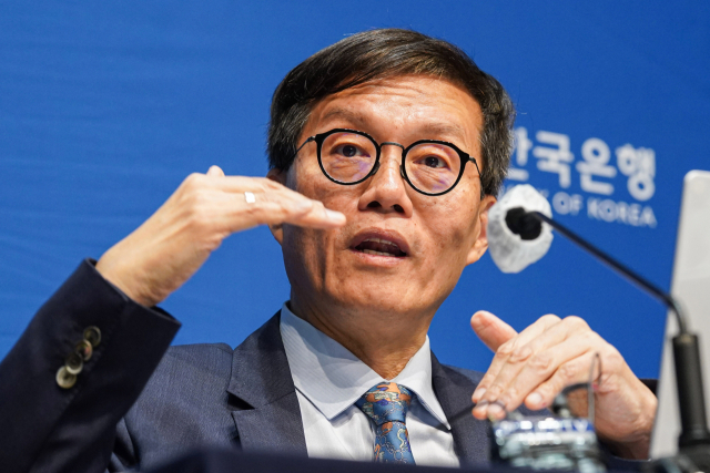 이창용 한국은행 총재가 19일 서울 중구 한국은행에서 열린 10월 금융통화위원회 금리 결정에 대한 기자간담회에서 발언하고 있다. 연합뉴스